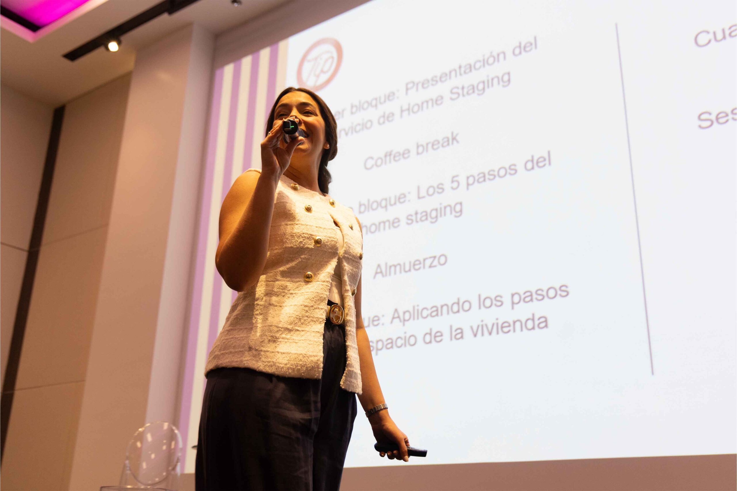 Marietta Vitale presentando una formación TIP Method